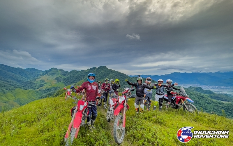 Công ty tổ chức tour phượt xe máy Đông Bắc IAdventureTours