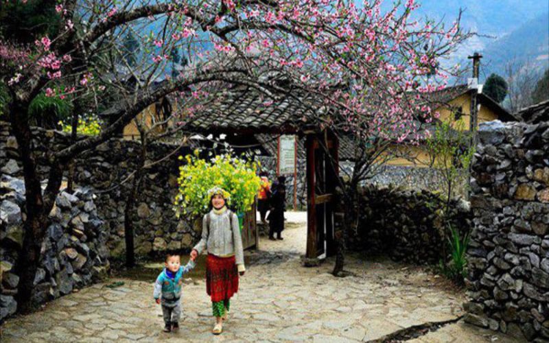 Làng văn hóa Lũng Cẩm