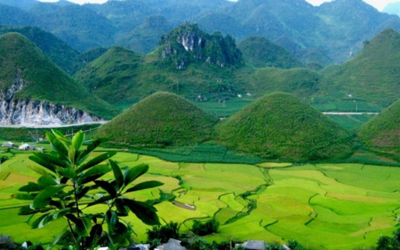 Núi đôi Quản Bạ 