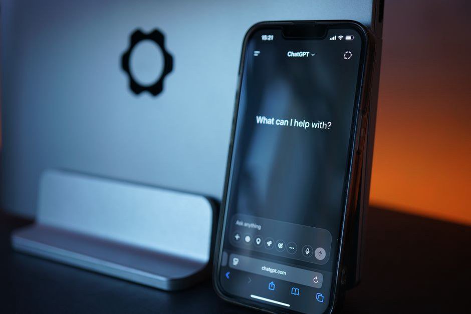 Chatbot rule-based vs LLM-based: Sự khác biệt cốt lõi về kiến trúc Chatbot rule-based vs LLM-based: Sự khác biệt cốt lõi về kiến trúc